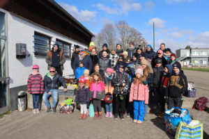 Gruppenbild Schlittschuhlaufen in Eppelheim Februar 2023 zusammen mit der freiwilligen Feuerwehr